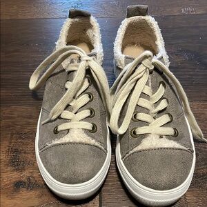 Gray and Cream Casual Sneakers - soda